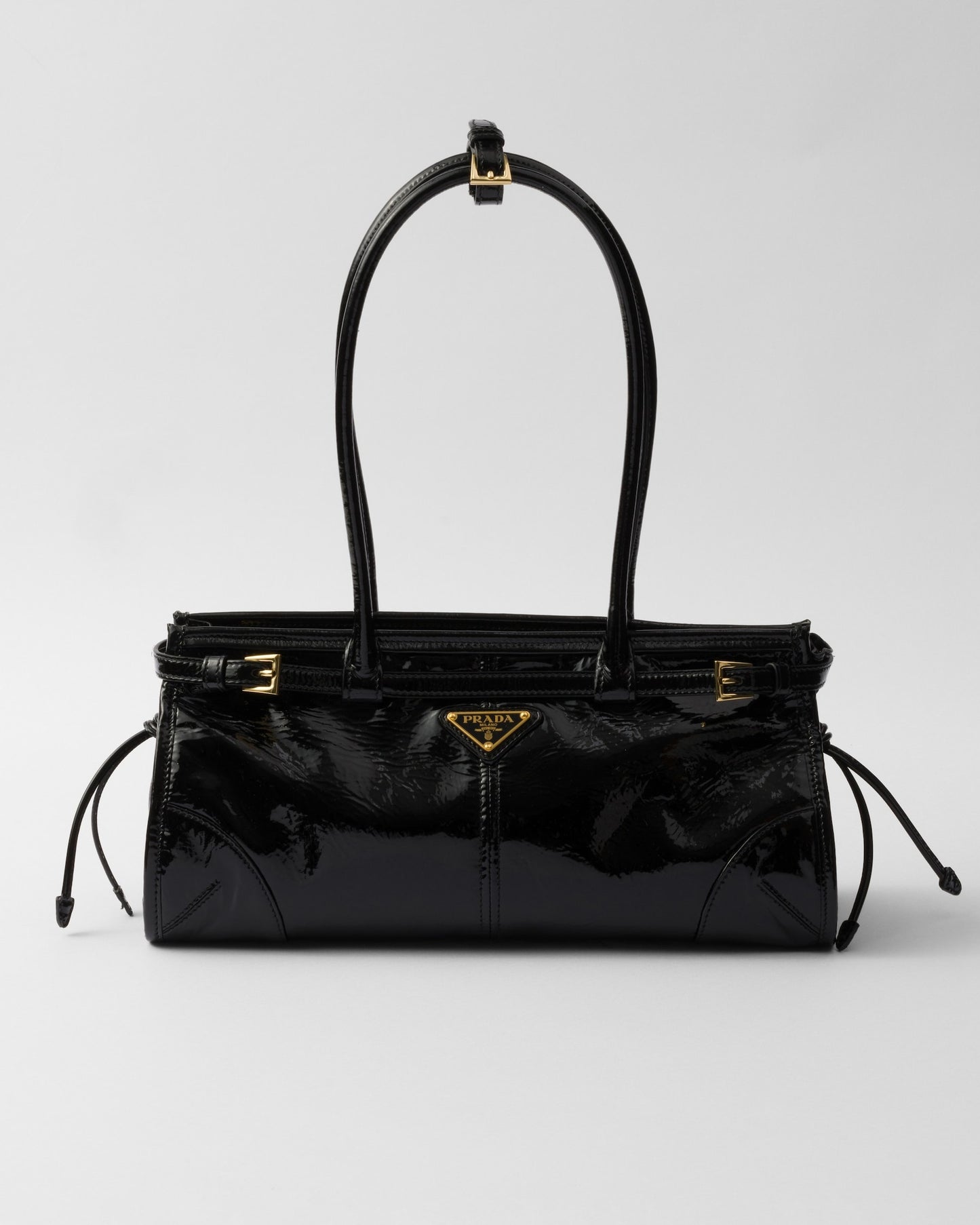Bolsa Prada Bonnie em couro envernizado