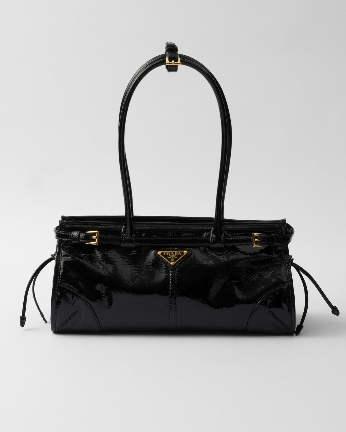 Bolsa Prada Bonnie em couro envernizado