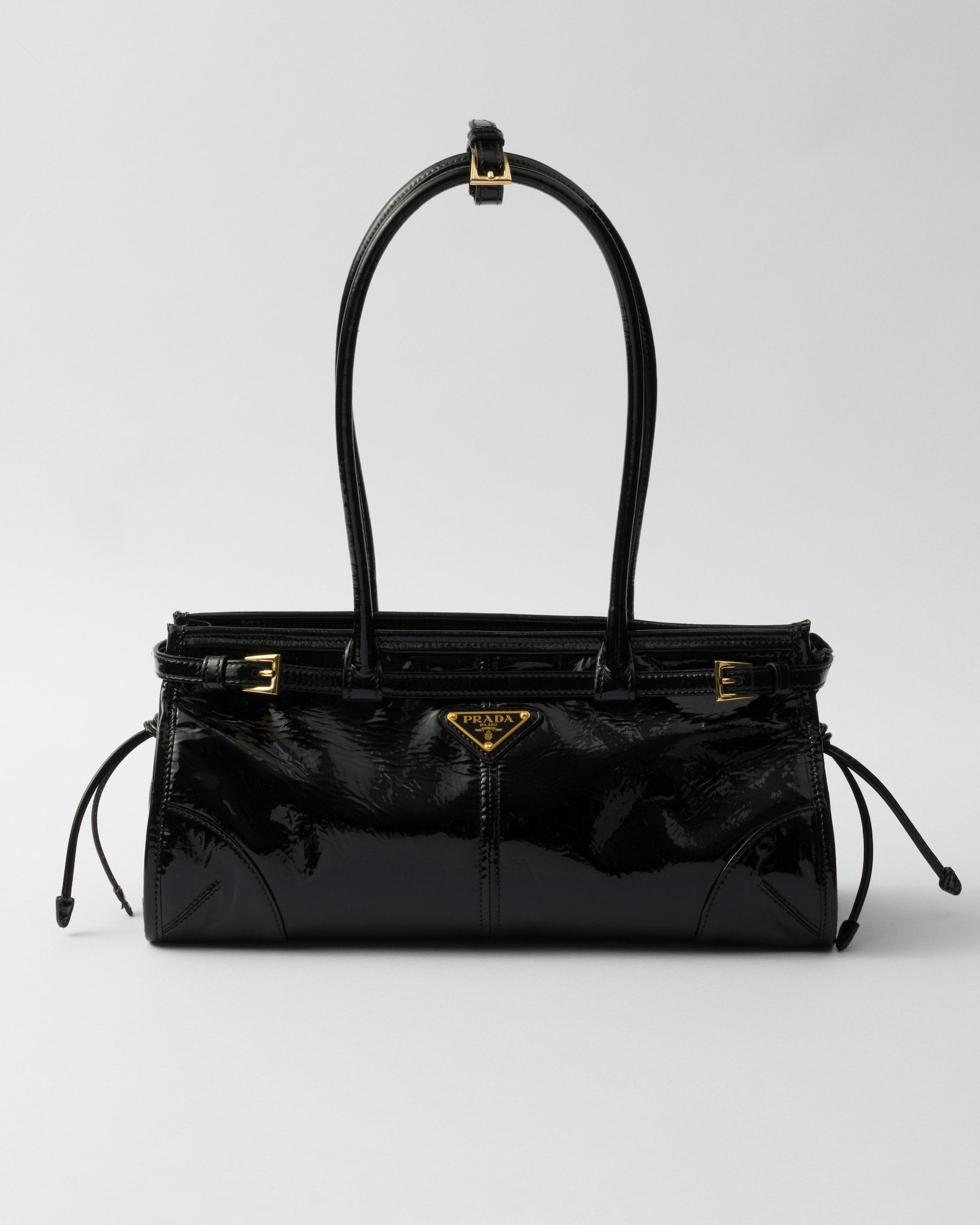 Bolsa Prada Bonnie em couro envernizado