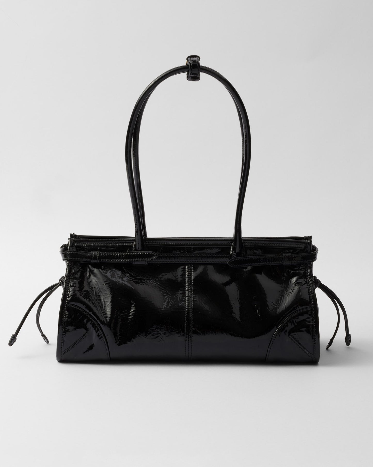 Bolsa Prada Bonnie em couro envernizado