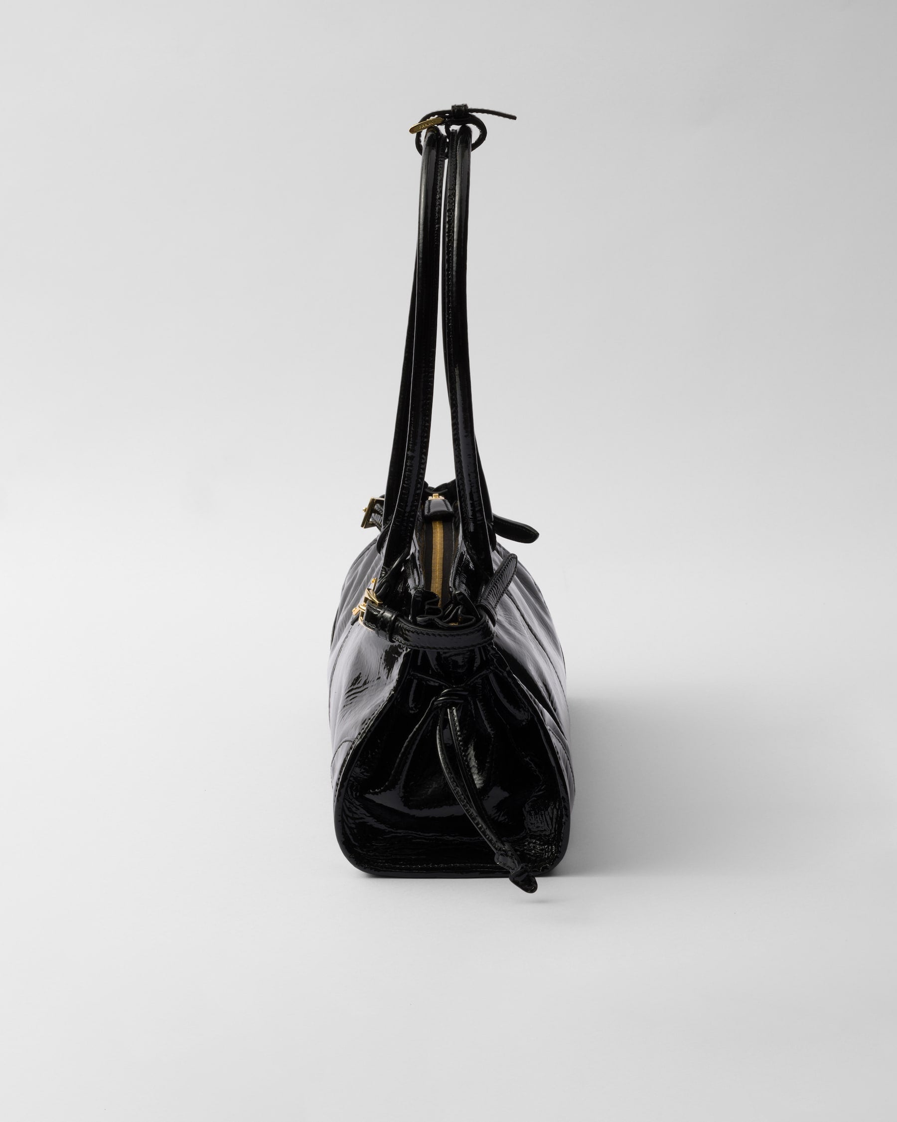 Bolsa Prada Bonnie em couro envernizado