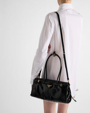 Bolsa Prada Bonnie em couro envernizado