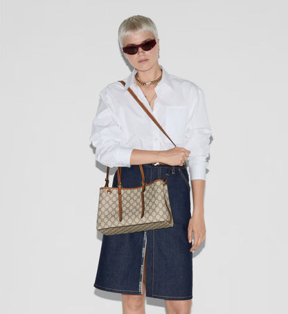 Gucci Emblem Média