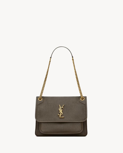 YSL Niki MÉDIA em couro de cordeiro granulado